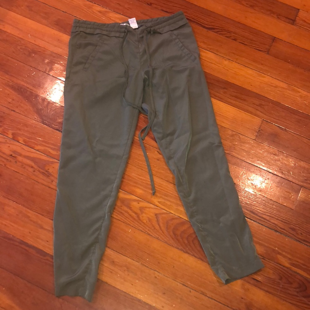 Green ankle jogger